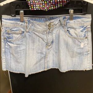 Vanity Distressed Dakota denim mini sz 30